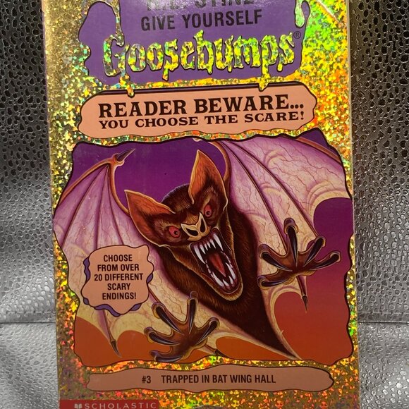 Vintage Book-Goosebumps Trapped in Bat Wing Hall 1996-RL Stine-Choose the Scare - Picture 1 of 4